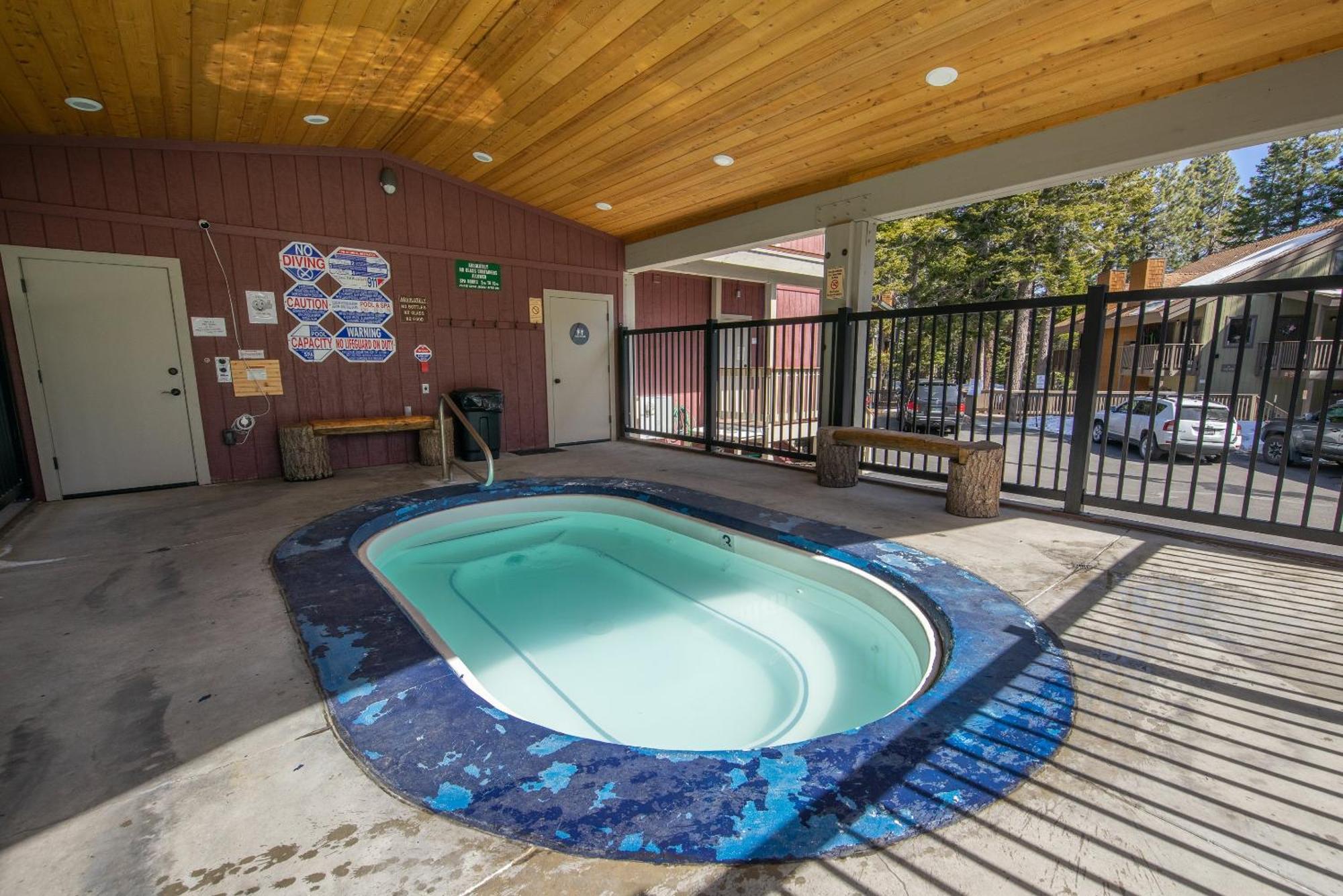 Hidden Valley Village #103 Nicely Updated 1 Bedroom 1 Bathroom Condo Short 10 Min Walk From Village Мамът Лейкс Стая снимка