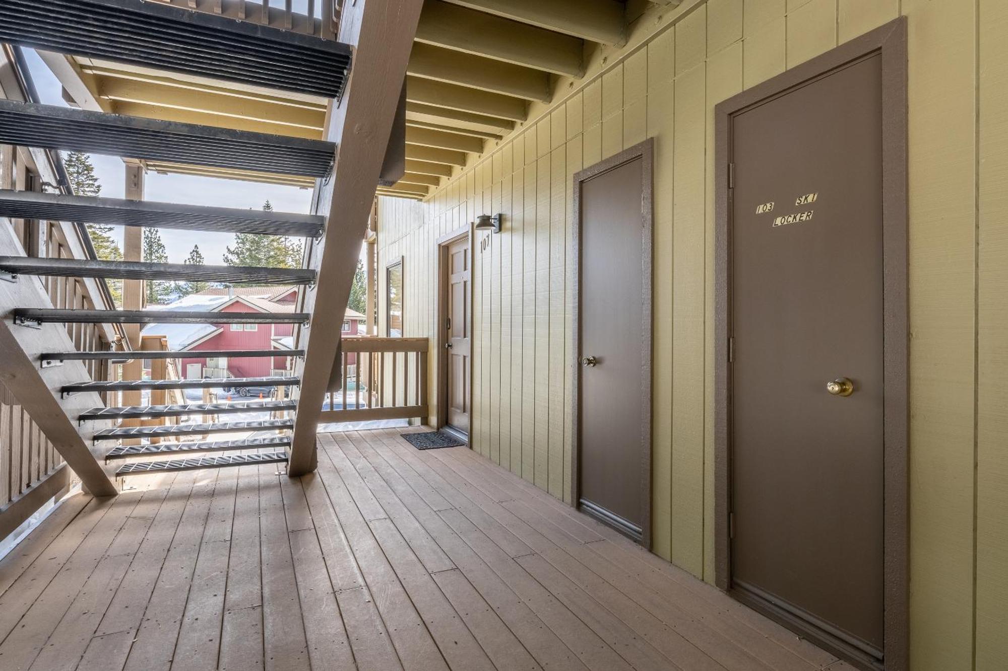 Hidden Valley Village #103 Nicely Updated 1 Bedroom 1 Bathroom Condo Short 10 Min Walk From Village Мамът Лейкс Стая снимка
