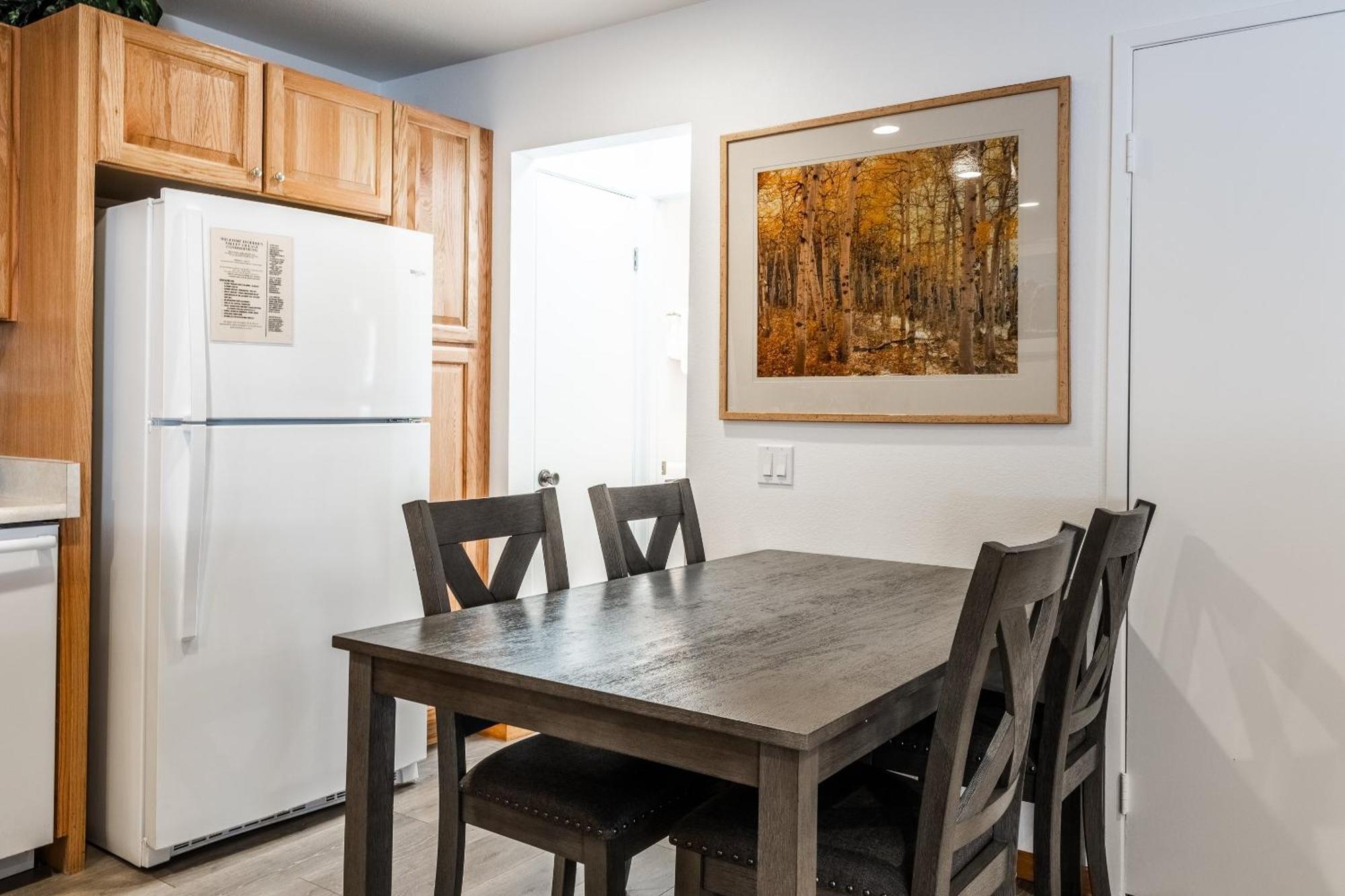 Hidden Valley Village #103 Nicely Updated 1 Bedroom 1 Bathroom Condo Short 10 Min Walk From Village Мамът Лейкс Стая снимка