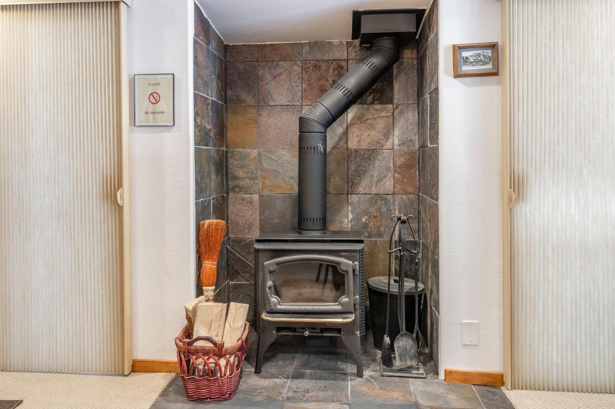 Hidden Valley Village #103 Nicely Updated 1 Bedroom 1 Bathroom Condo Short 10 Min Walk From Village Мамът Лейкс Стая снимка
