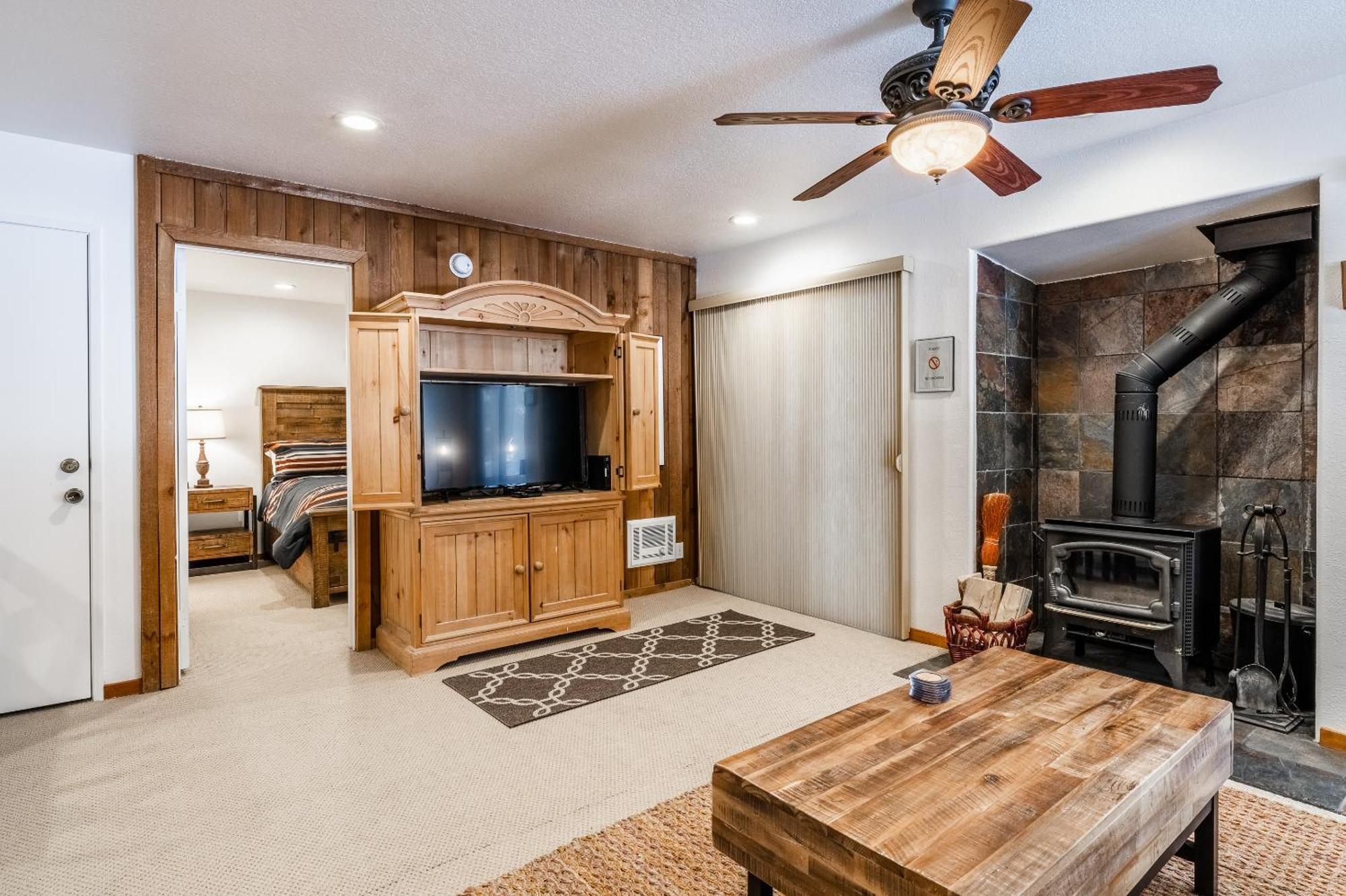 Hidden Valley Village #103 Nicely Updated 1 Bedroom 1 Bathroom Condo Short 10 Min Walk From Village Мамът Лейкс Стая снимка