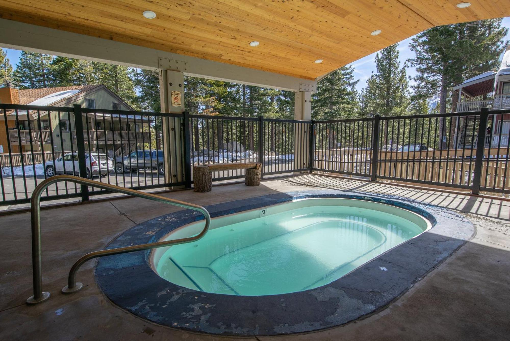 Hidden Valley Village #103 Nicely Updated 1 Bedroom 1 Bathroom Condo Short 10 Min Walk From Village Мамът Лейкс Стая снимка