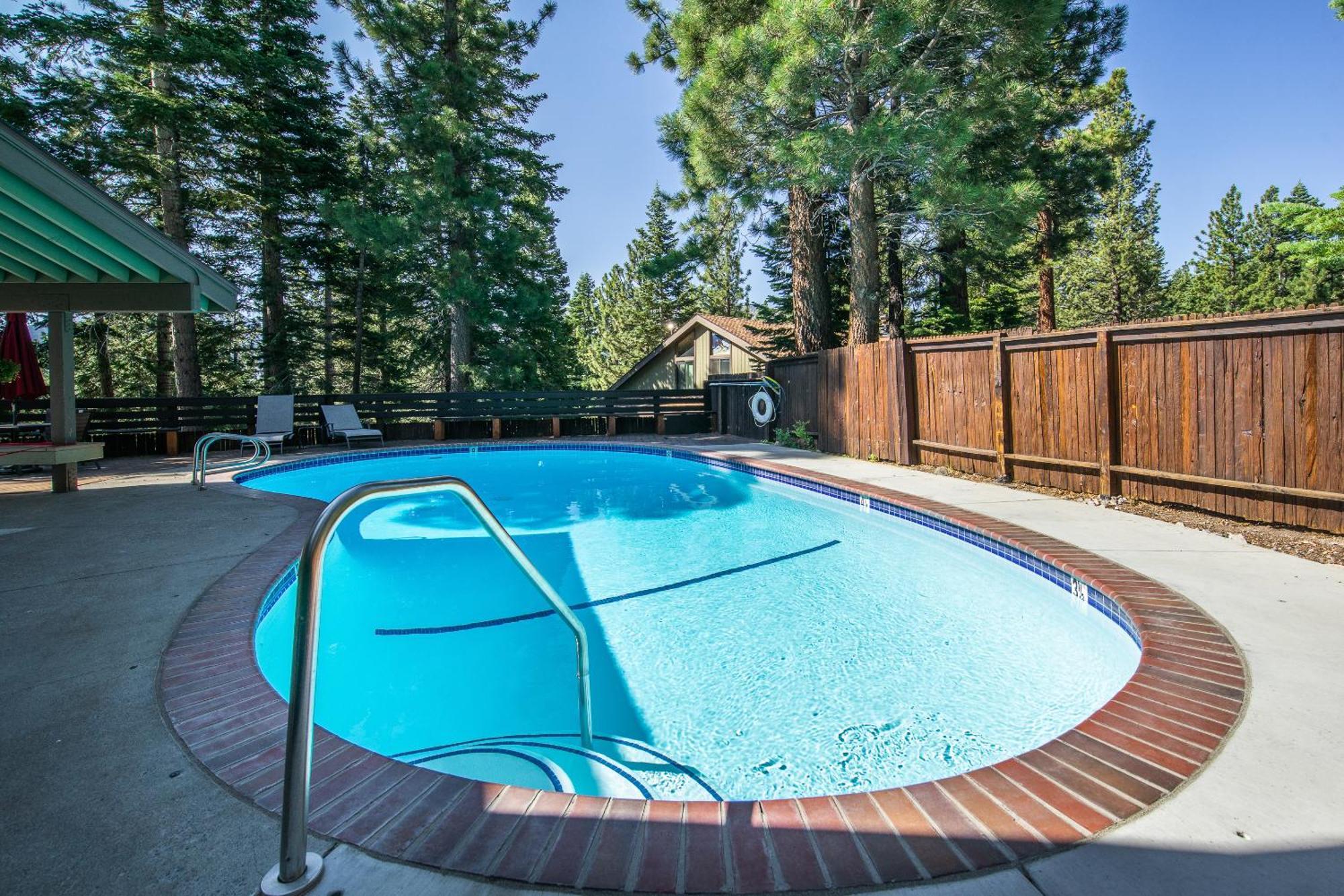 Hidden Valley Village #103 Nicely Updated 1 Bedroom 1 Bathroom Condo Short 10 Min Walk From Village Мамът Лейкс Стая снимка